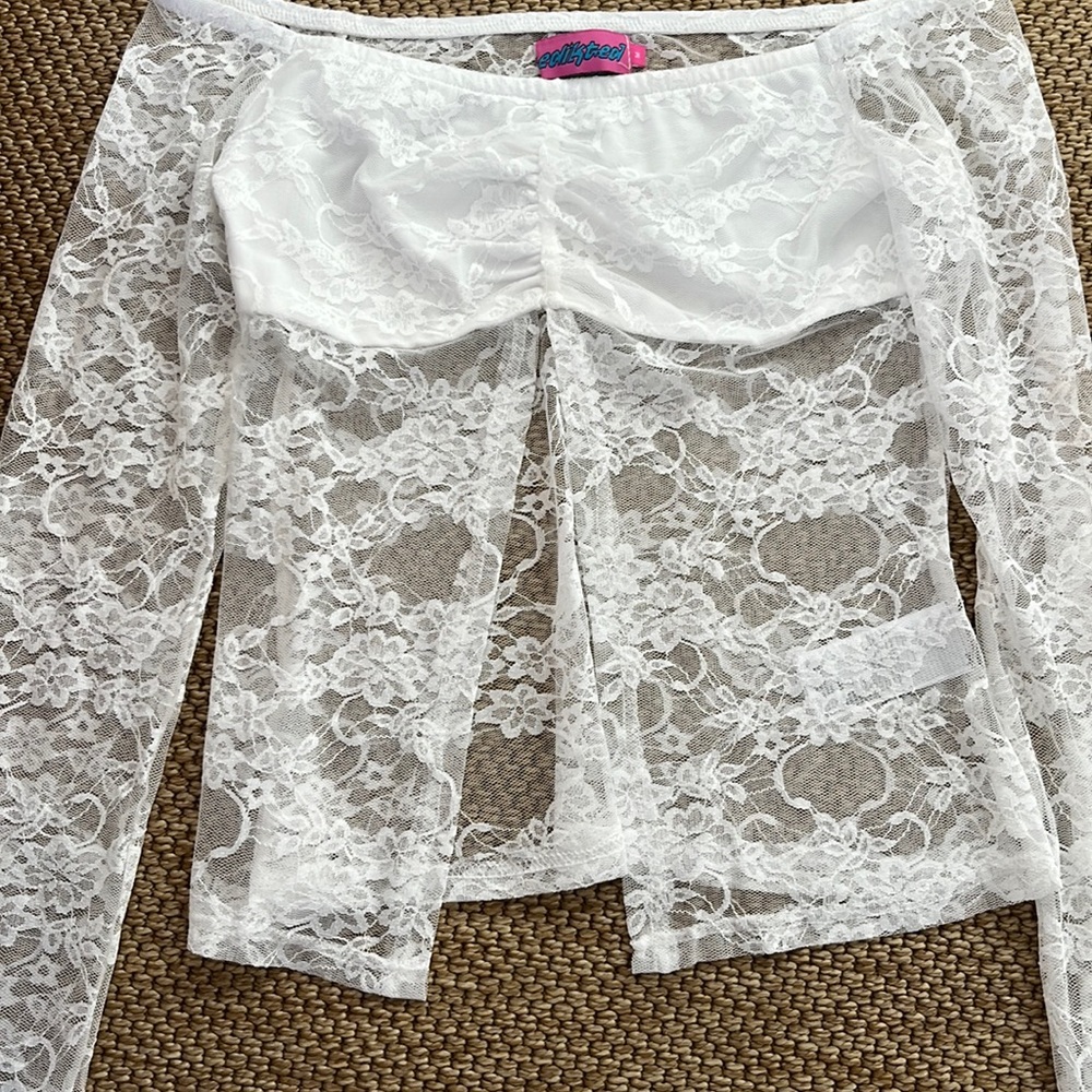 Brand new without tags edikted off the shoulder lace long sleeve size M